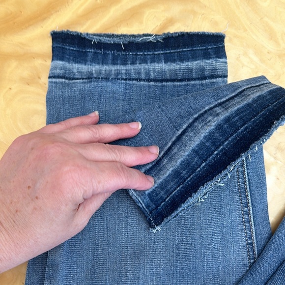 MATERNITY PANT. STRETCHY. SIZE LARGE BLUE JEANS & WAISTBAND. - Picture 8 of 10